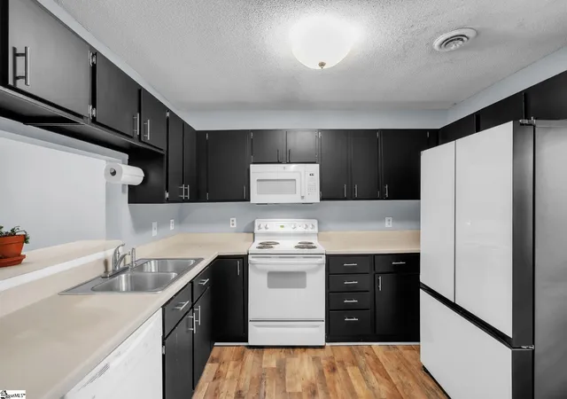 Photo 3 of Townhouse for sale at 124 Shockley St, Taylors, SC 29687 | MLS# 1600188 | Listing updated on 2026-09-24