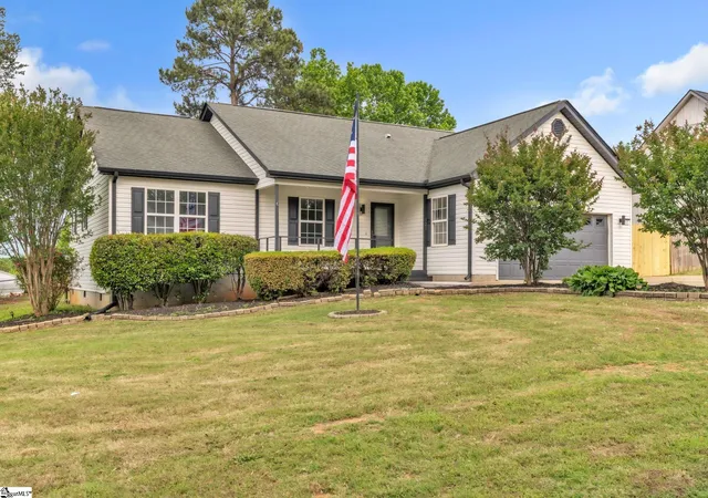 Photo 2 of Sale Pending at 325 James Allgood Dr, Inman, SC 29349 | MLS# 1590327 | Listing updated on 2026-08-31