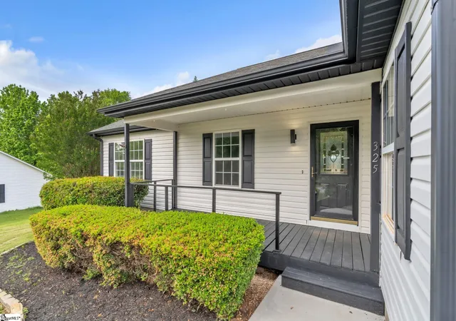 Photo 3 of Sale Pending at 325 James Allgood Dr, Inman, SC 29349 | MLS# 1590327 | Listing updated on 2026-08-31