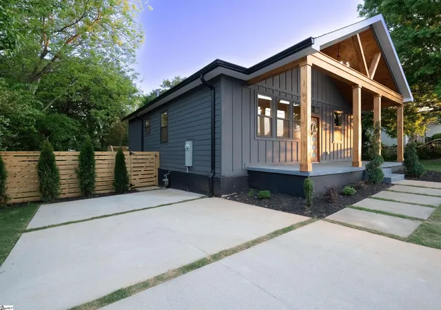 Photo 3 of Sale Pending at 28 6Th St, Greenville, SC 29611 | MLS# 1583107 | Listing updated on 2026-09-09