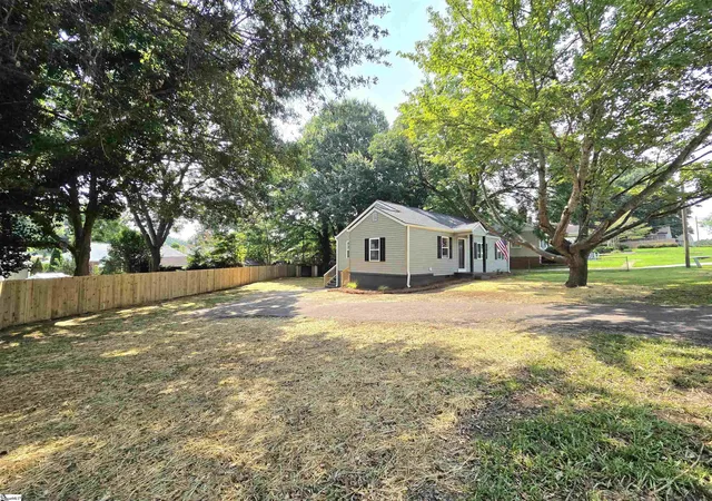 Photo 3 of Single family home for sale at 508 Tindal Rd, Greenville, SC 29617 | MLS# 1599180 | Listing updated on 2026-09-11