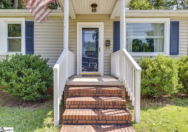 Photo 3 of Single family home for sale at 106 Vine St, Greenville, SC 29609 | MLS# 1599373 | Listing updated on 2026-09-10