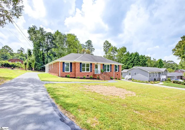 Photo 4 of Single family home for sale at 110 Churchill Ave, Greer, SC 29651 | MLS# 1602204 | Listing updated on 2026-09-10