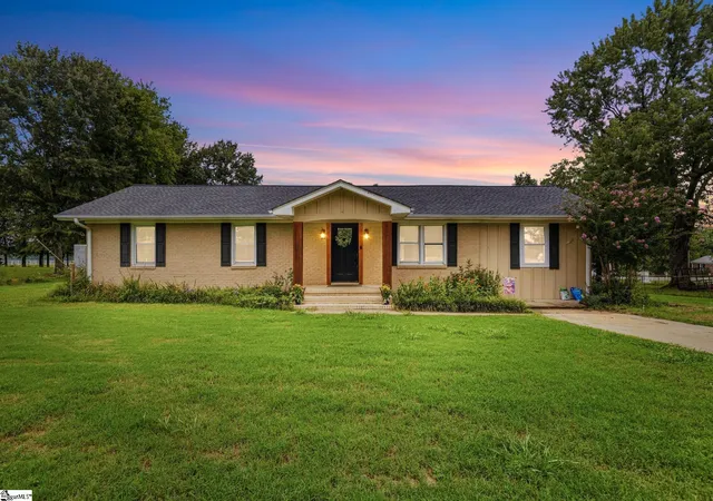Photo 1 of Sale Pending at 1660 Holly Springs Rd, Inman, SC 29349 | MLS# 1599929 | Listing updated on 2026-09-11