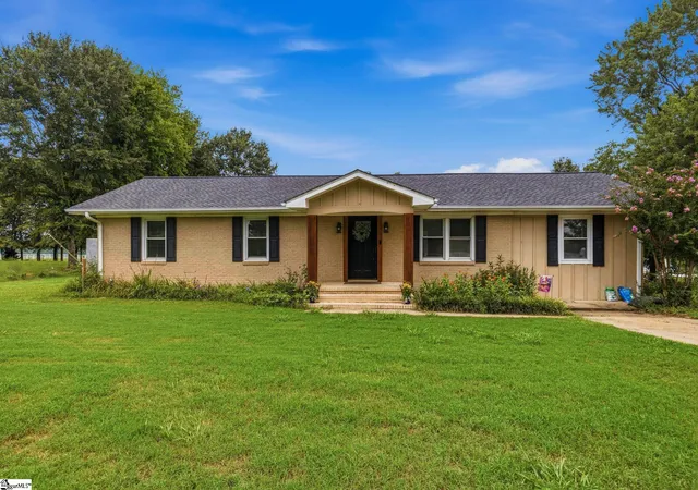 Photo 2 of Sale Pending at 1660 Holly Springs Rd, Inman, SC 29349 | MLS# 1599929 | Listing updated on 2026-09-11