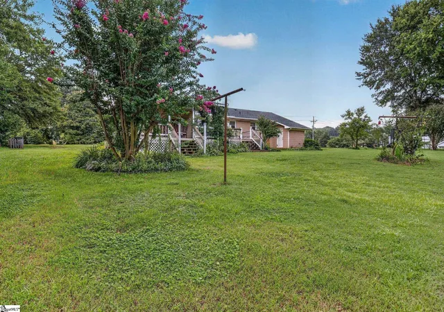 Photo 4 of Sale Pending at 1660 Holly Springs Rd, Inman, SC 29349 | MLS# 1599929 | Listing updated on 2026-09-11