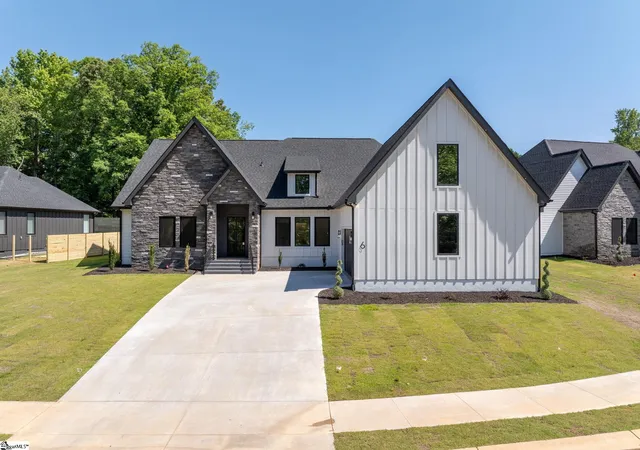 Photo 2 of Single family home for sale at 6 Aetna Springs Ct, Taylors, SC 29687 | MLS# 1566292 | Listing updated on 2026-08-18