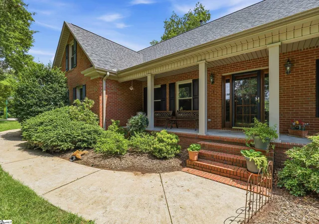 Photo 2 of Single family home for sale at 621 Jenkins Bridge Rd, Simpsonville, SC 29680 | MLS# 1597886 | Listing updated on 2026-09-18
