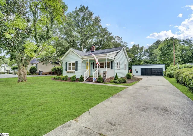 Photo 2 of Single family home for sale at 209 Donnan Rd, Taylors, SC 29687 | MLS# 1600652 | Listing updated on 2026-09-03
