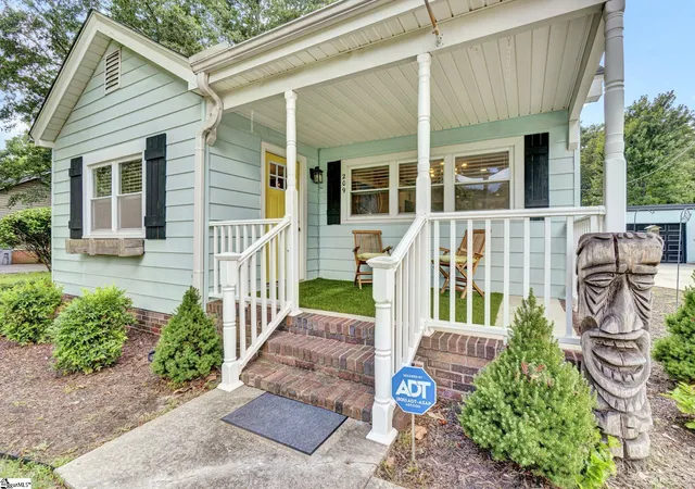 Photo 3 of Single family home for sale at 209 Donnan Rd, Taylors, SC 29687 | MLS# 1600652 | Listing updated on 2026-09-29