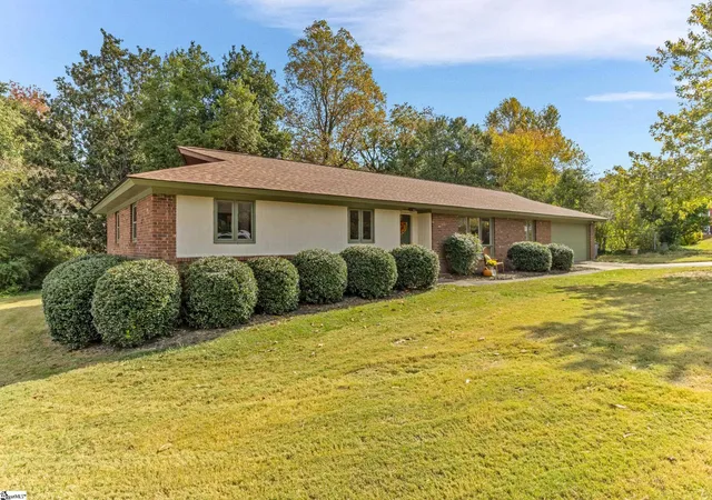 Photo 1 of Single family home for sale at 127 Andover Rd, Greenville, SC 29615 | MLS# 1608099 | Listing updated on 2026-10-30