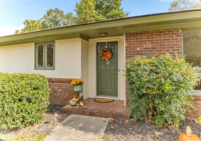 Photo 2 of Single family home for sale at 127 Andover Rd, Greenville, SC 29615 | MLS# 1608099 | Listing updated on 2026-10-30