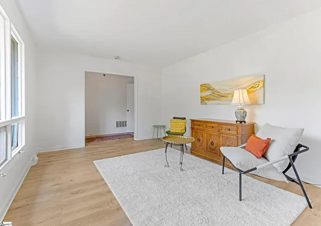 Photo 4 of Single family home for sale at 127 Andover Rd, Greenville, SC 29615 | MLS# 1608099 | Listing updated on 2026-10-30