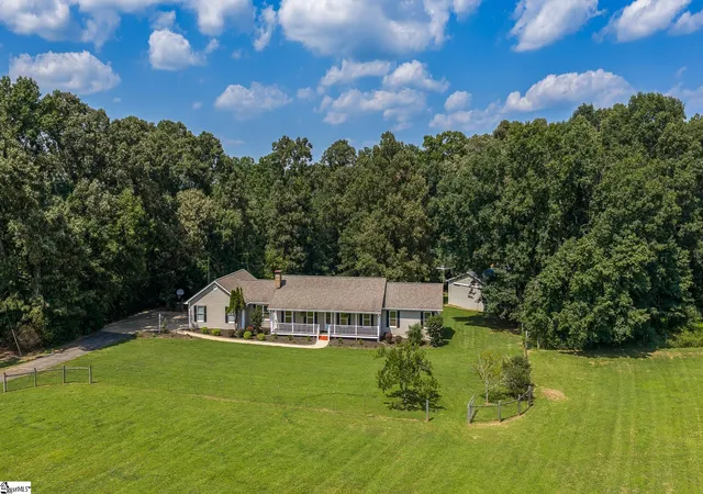 Photo 3 of Single family home for sale at 225 Mill Creek Dr, Westminster, SC 29693 | MLS# 1599592 | Listing updated on 2026-09-16