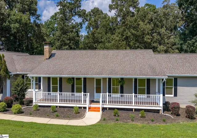 Photo 4 of Single family home for sale at 225 Mill Creek Dr, Westminster, SC 29693 | MLS# 1599592 | Listing updated on 2026-09-16