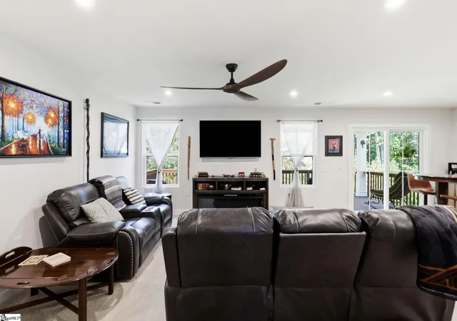 Photo 3 of Single family home for sale at 32 Timberwild Dr, Greenville, SC 29605 | MLS# 1602222 | Listing updated on 2026-08-28