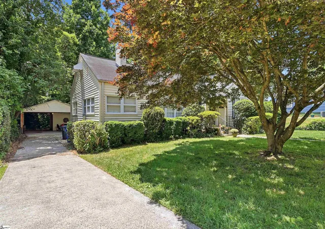 Photo 3 of Single family home for sale at 8 Northwood Ave, Greenville, SC 29609 | MLS# 1594451 | Listing updated on 2026-08-26