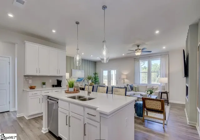 Photo 4 of Single family home for sale at 107 Thurgood Dr Ext, Greenville, SC 29607 | MLS# 1601595 | Listing updated on 2026-09-17