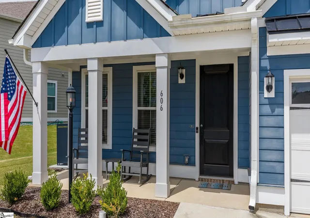 Photo 3 of Single family home for sale at 606 Lewes Ave, Simpsonville, SC 29681 | MLS# 1598605 | Listing updated on 2026-10-08