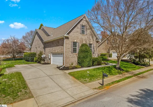 Photo 2 of Single family home for sale at 300 Gladstone Wy, Greer, SC 29650 | MLS# 1599941 | Listing updated on 2026-08-17