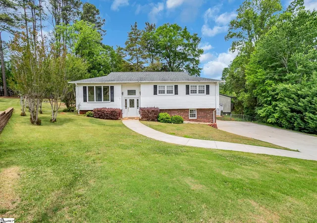 Photo 1 of Single family home for sale at 10 Sylvatus Ct, Greenville, SC 29617 | MLS# 1590534 | Listing updated on 2026-09-07