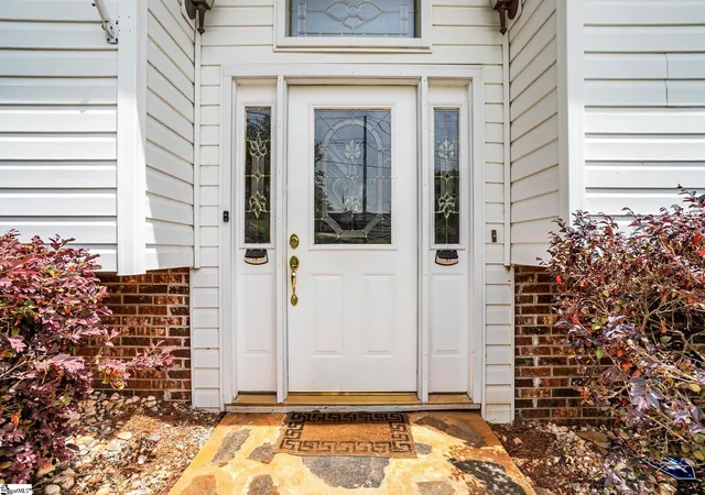 Photo 3 of Single family home for sale at 10 Sylvatus Ct, Greenville, SC 29617 | MLS# 1590534 | Listing updated on 2026-09-07