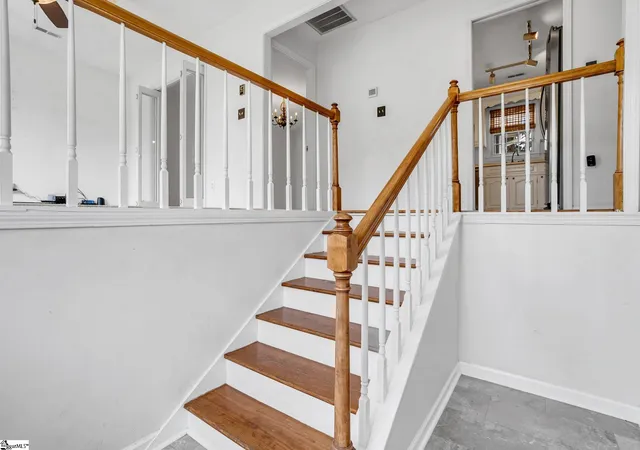 Photo 4 of Single family home for sale at 10 Sylvatus Ct, Greenville, SC 29617 | MLS# 1590534 | Listing updated on 2026-09-07