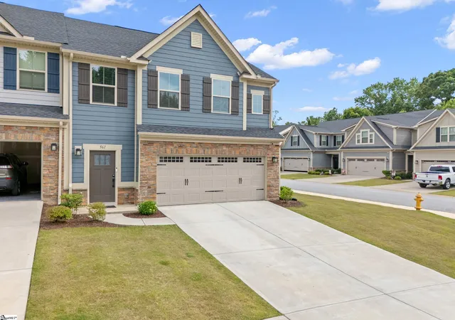 Photo 3 of Townhouse for sale at 561 Martin Creek Dr, Simpsonville, SC 29680 | MLS# 1594137 | Listing updated on 2026-09-03