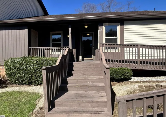 Homes for sale in Simpsonville, SC | 3210 Bethel Road, Simpsonville, SC 29681 | Houzeo