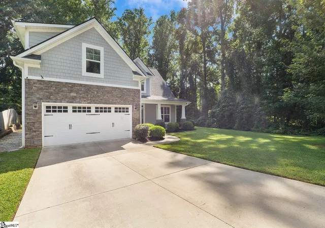 Photo 3 of Single family home for sale at 5 Keystone Ct, Travelers Rest, SC 29690 | MLS# 1601001 | Listing updated on 2026-09-14