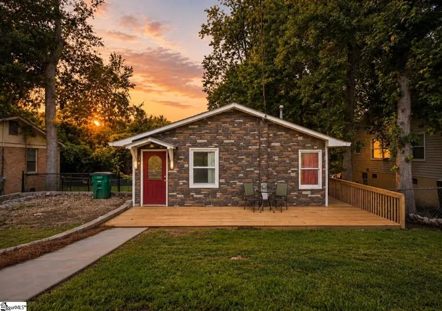 Photo 1 of Single family home for sale at 203 Shands St, Clinton, SC 29325 | MLS# 1593719 | Listing updated on 2026-07-25