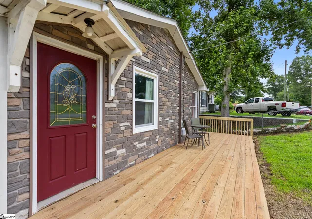 Photo 2 of Single family home for sale at 203 Shands St, Clinton, SC 29325 | MLS# 1593719 | Listing updated on 2026-07-25