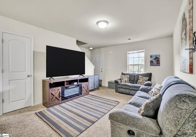 Photo 3 of Single family home for sale at 156 Queens Cir, Laurens, SC 29360 | MLS# 1598293 | Listing updated on 2026-07-30