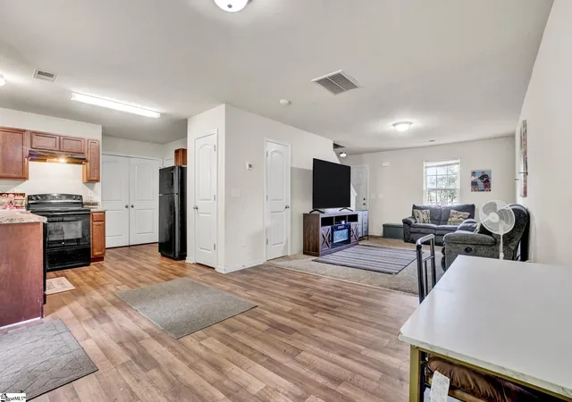 Photo 3 of Single family home for sale at 156 Queens Cir, Laurens, SC 29360 | MLS# 1598293 | Listing updated on 2026-07-30