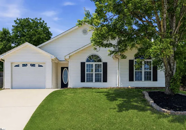 Homes for sale in Simpsonville, SC | 6 Grackle Ct, Simpsonville, SC 29680 | MLS# 1592629