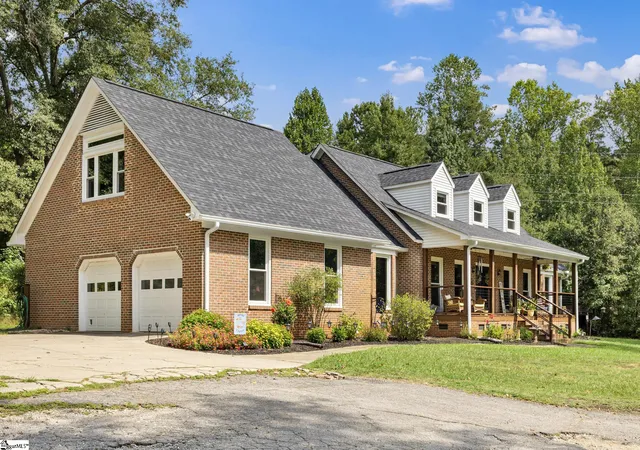 Photo 2 of Single family home for sale at 429 Log Shoals Rd, Greenville, SC 29607 | MLS# 1602280 | Listing updated on 2026-09-04