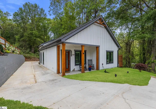 Photo 2 of Single family home for sale at 107 Spencer St, Clemson, SC 29631 | MLS# 1587558 | Listing updated on 2026-08-18