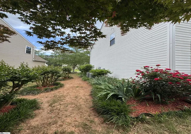 Photo 3 of Single family home for sale at 168 Birkhall Cir, Greenville, SC 29605 | MLS# 1556684 | Listing updated on 2025-11-24
