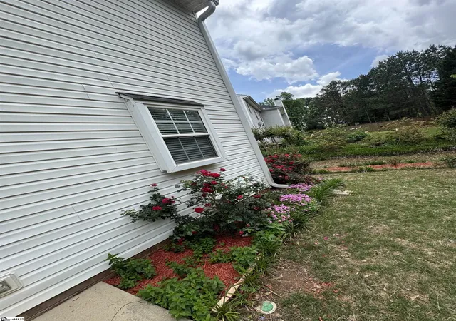 Photo 4 of Single family home for sale at 168 Birkhall Cir, Greenville, SC 29605 | MLS# 1556684 | Listing updated on 2025-11-24
