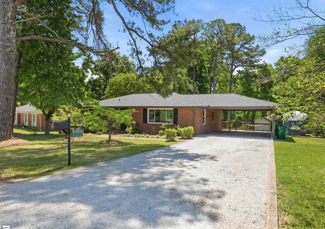 Homes for sale in Spartanburg, SC | 2333 Country Club Rd, Spartanburg, SC 29302 | MLS# 1592283