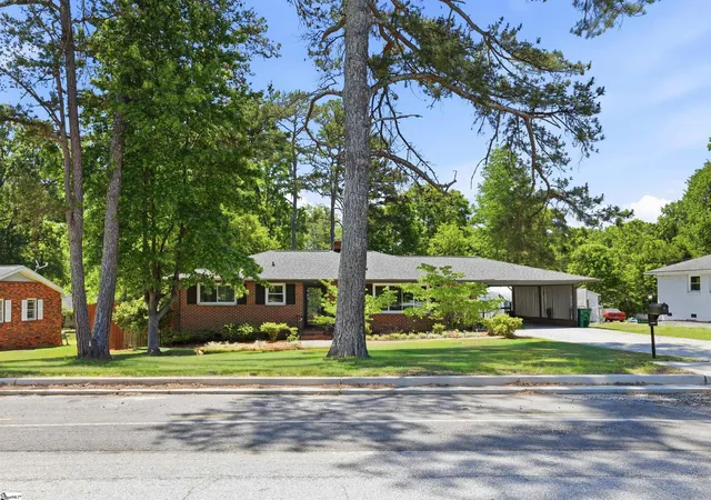 Homes for sale in Spartanburg, SC | 2333 Country Club Rd, Spartanburg, SC 29302 | MLS# 1592283