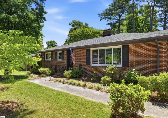 Photo 3 of Single family home for sale at 2333 Country Club Rd, Spartanburg, SC 29302 | MLS# 1592283 | Listing updated on 2026-08-17
