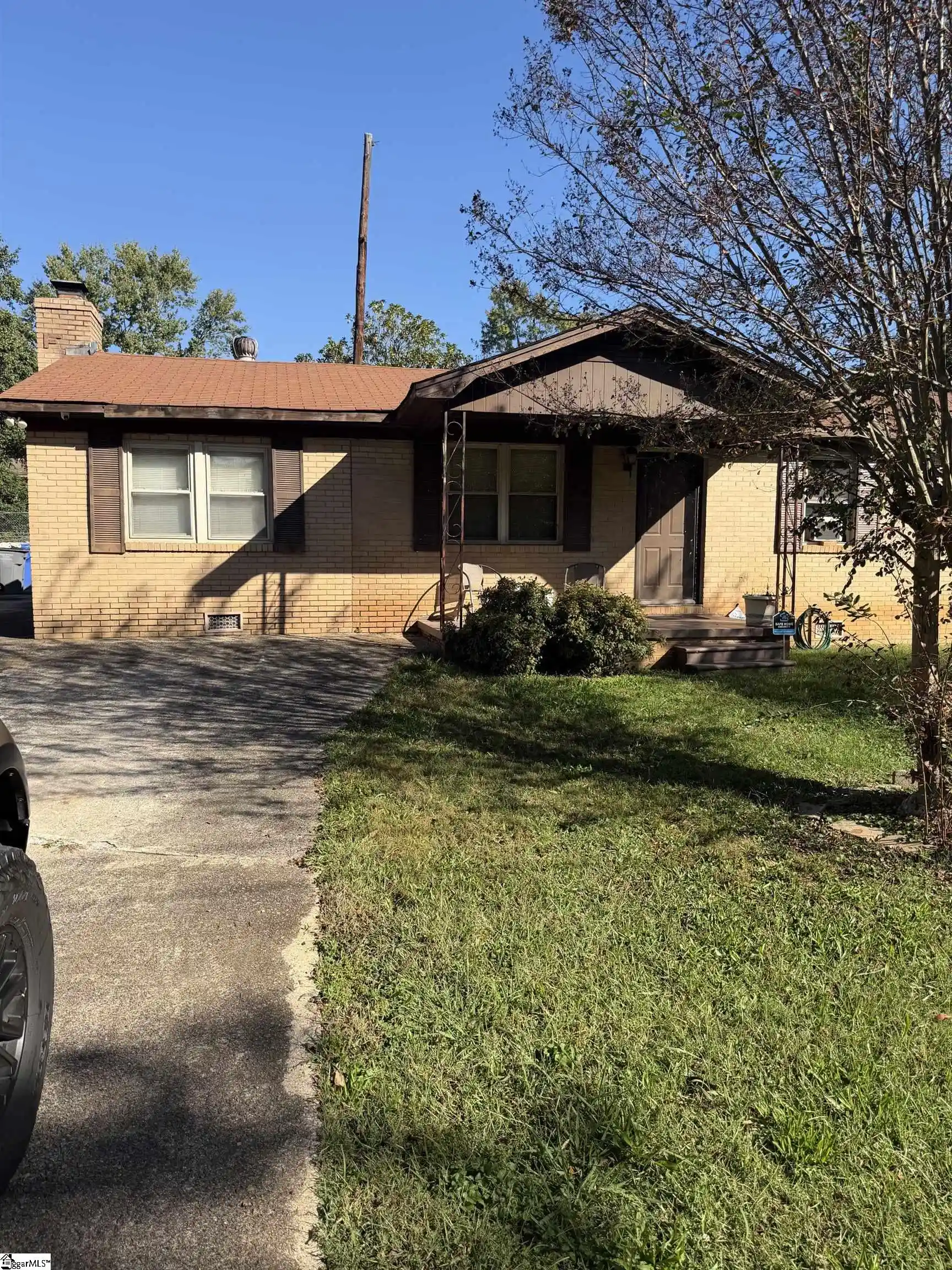 Photo 1 of Single family home for sale at 202 Bluff Dr, Greenville, SC 29605 | MLS# 1606950 | Listing updated on 2026-10-22