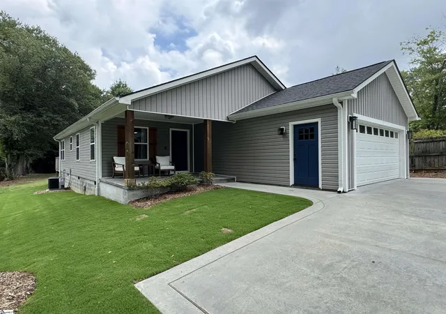 Photo 3 of Single family home for sale at 948 Cogin Dr, Greer, SC 29651 | MLS# 1599948 | Listing updated on 2026-09-14