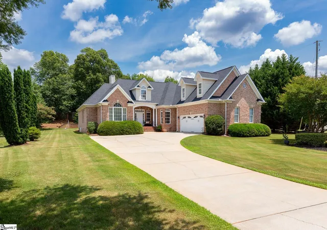 Photo 3 of Single family home for sale at 2 Hunters Landing Dr, Greer, SC 29651 | MLS# 1579647 | Listing updated on 2026-08-21