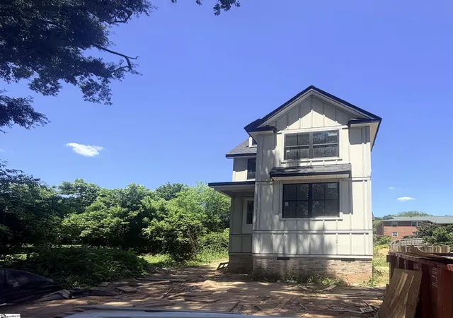 Photo 1 of Single family home for sale at 410 Oscar St, Greenville, SC 29601 | MLS# 1588012 | Listing updated on 2026-06-08