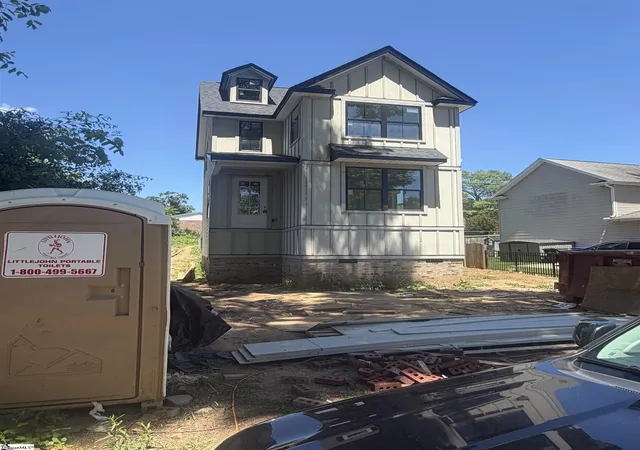 Photo 3 of Single family home for sale at 410 Oscar St, Greenville, SC 29601 | MLS# 1588012 | Listing updated on 2026-06-08
