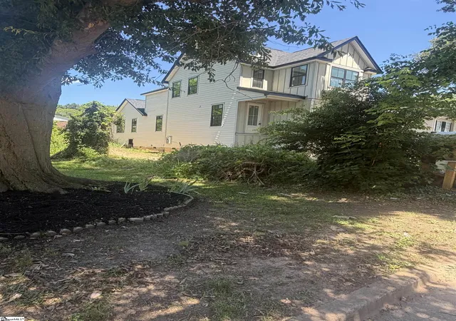 Photo 3 of Single family home for sale at 410 Oscar St, Greenville, SC 29601 | MLS# 1588012 | Listing updated on 2026-06-08
