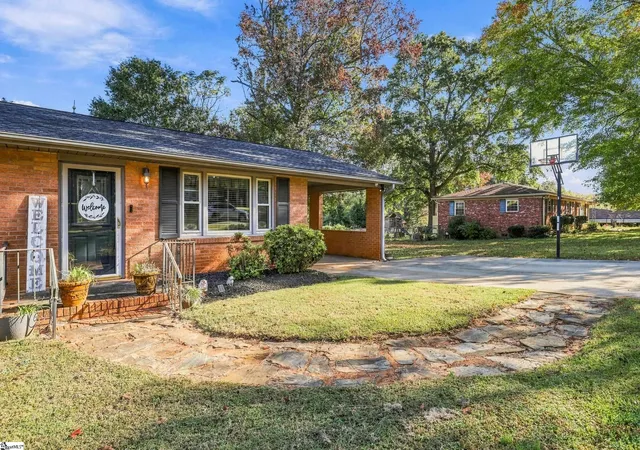 Photo 1 of Single family home for sale at 176 Clearview Dr, Lyman, SC 29365 | MLS# 1608110 | Listing updated on 2026-10-30