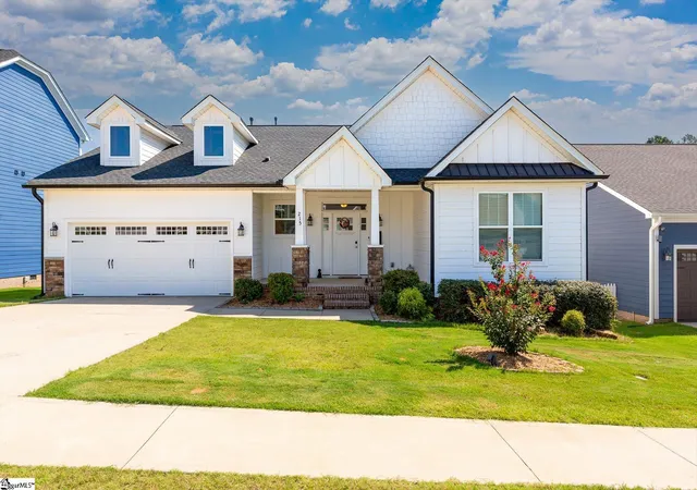 Photo 1 of Single family home for sale at 215 Daystrom Dr, Greer, SC 29651 | MLS# 1598540 | Listing updated on 2026-08-26